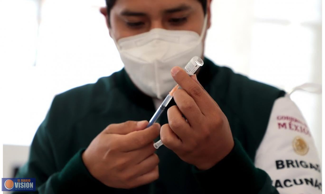 Prevén vacunar a 110 mil 467 docentes en Michoacán 