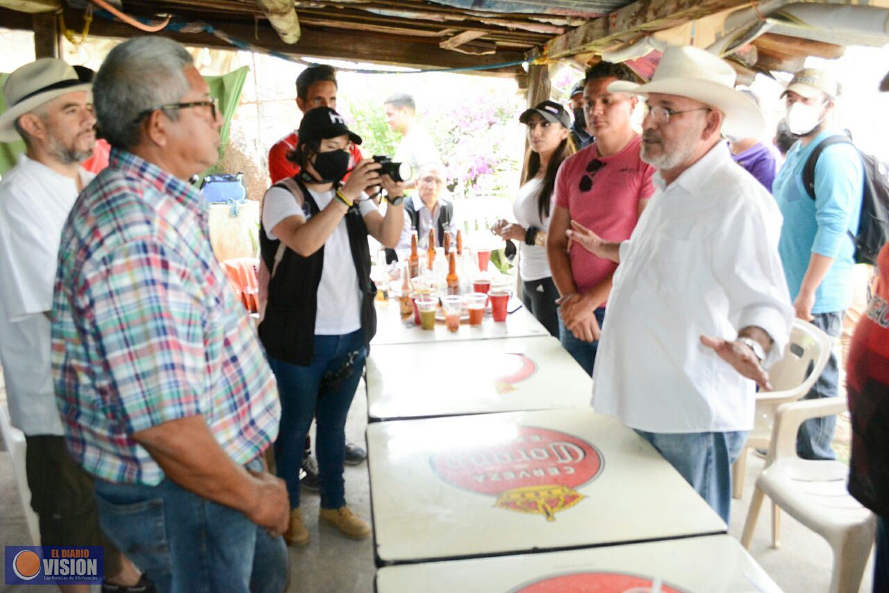 Tenemos que quitar a esa gente del Gobierno: Hipólito Mora