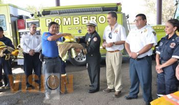Entrega 50 equipos Protección Civil a 