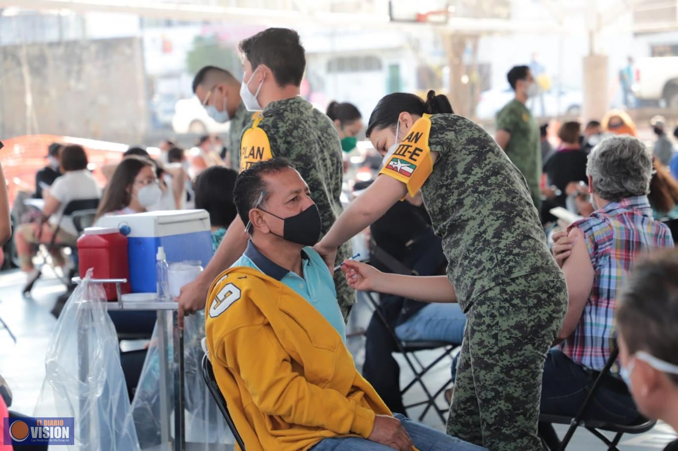Exhortan a denunciar a servidores públicos que pretendan cobrar por la vacuna anti COVID-19