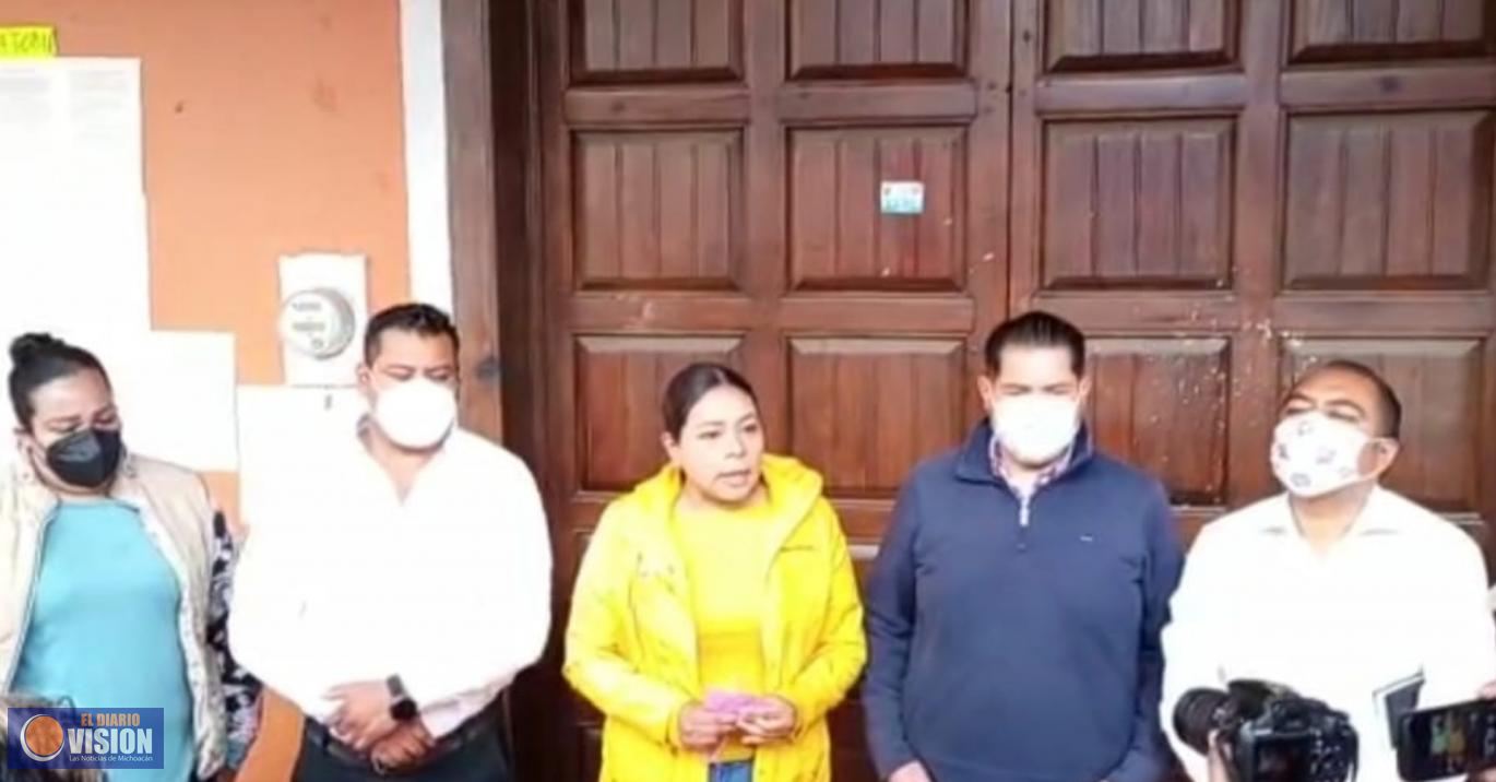 Candidatas y candidatos de Nahuatzen hacen bloqué en defensa del voto