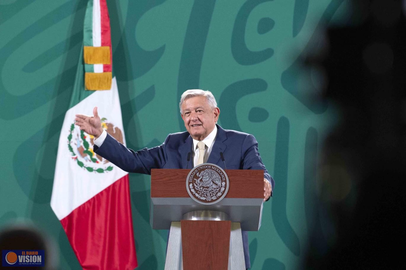 AMLO apoya investigaciones de FGR contra De la Garza y Samuel García