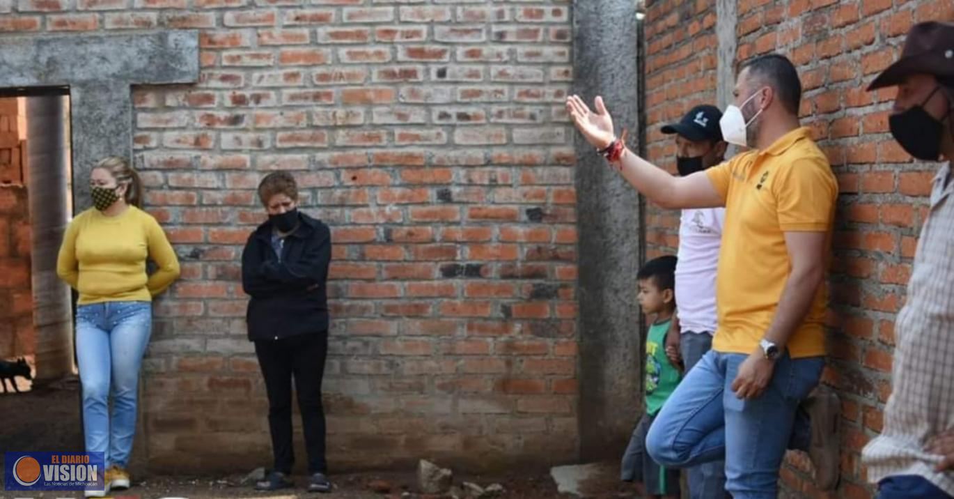 Expone Luis Felipe León Balbanera sus propuestas a vecinos de la colonia El Progreso 