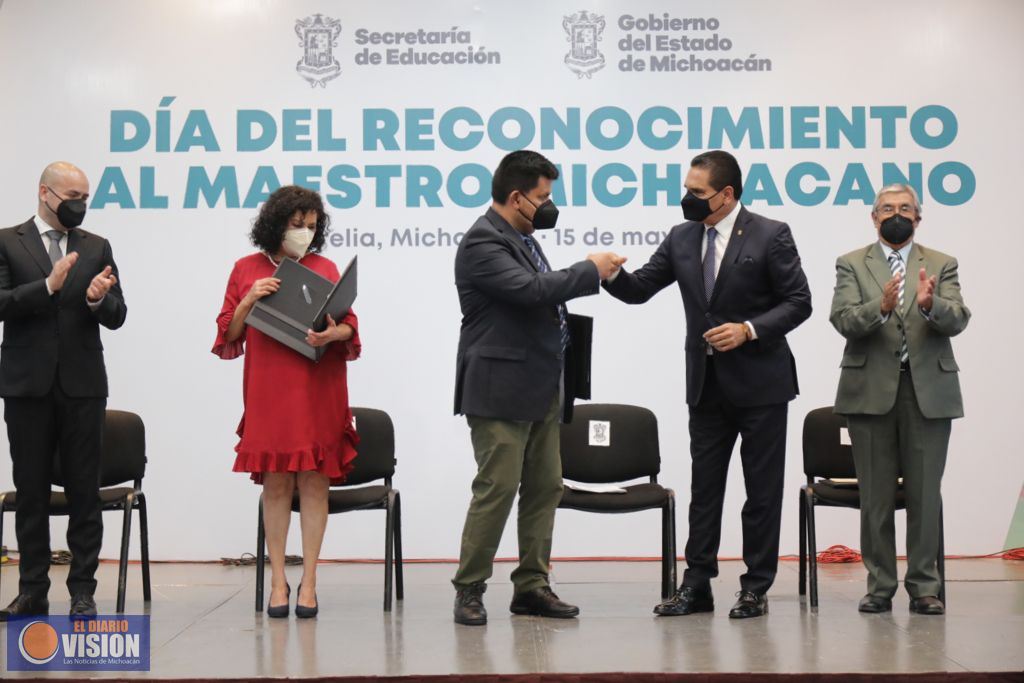 Maestras y maestros, pilares humanos más valiosos de Michoacán: Gobernador