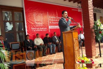 Trabajar con transparencia y atender necesidades se compromete Carlos Sandoval 