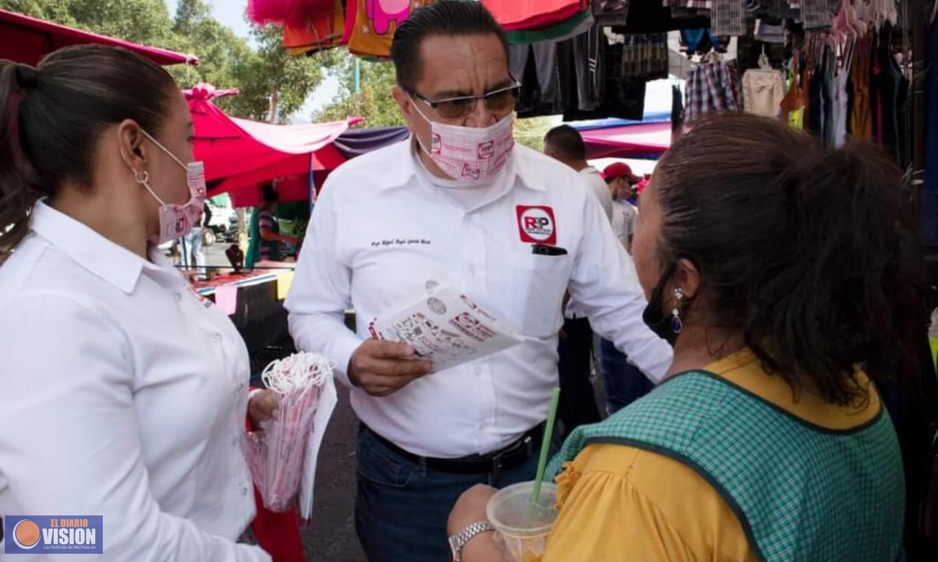 Miguel Ángel García Meza, visitó el mercado de la Av. Pedregal