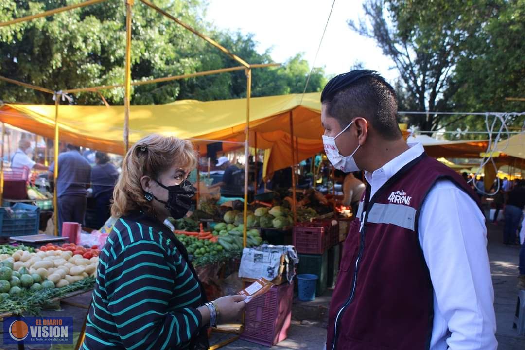 Rubén Arróniz Vázquez, llevó sus propuestas de trabajo al mercado de Villa Universidad