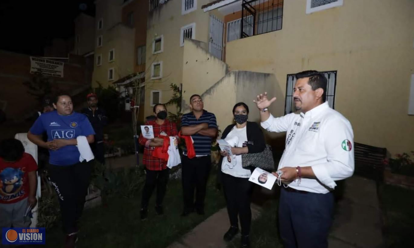 Roberto Carlos López, se compromete a mejorar los servicios públicos en Villas del Pedregal