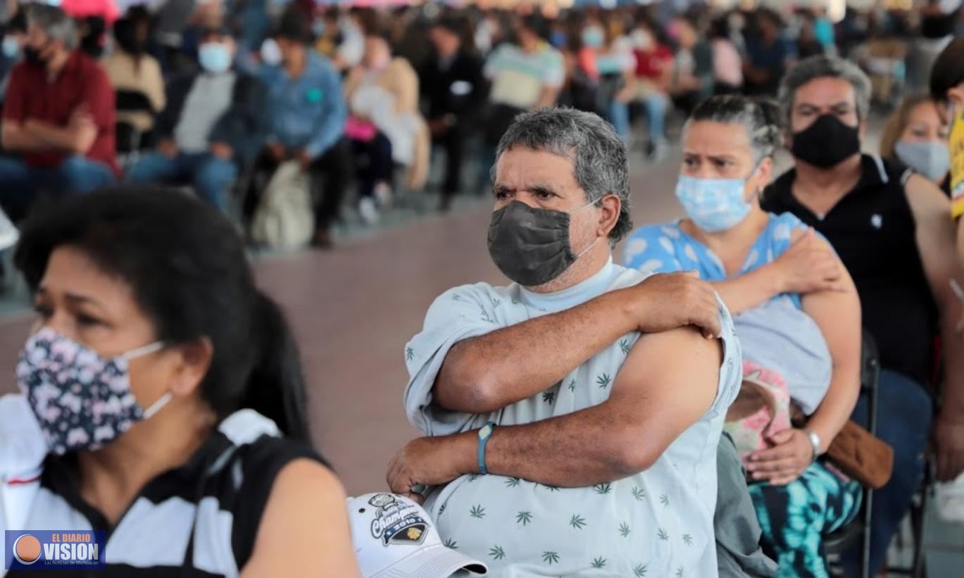 Vacunados 169 mil 901 michoacanos de 50 a 59 años contra COVID-19