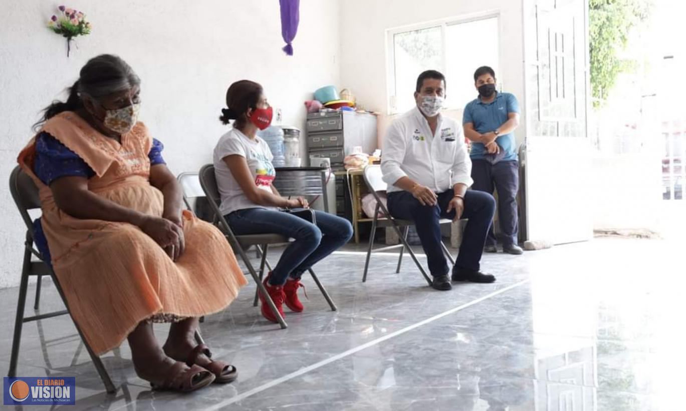 Roberto Carlos López, se reunió con integrantes de la comunidad Náhuatl