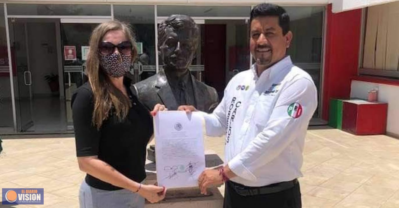 Roberto Carlos López García, recibió constancia que lo acredita cómo Diputado Federal electo 