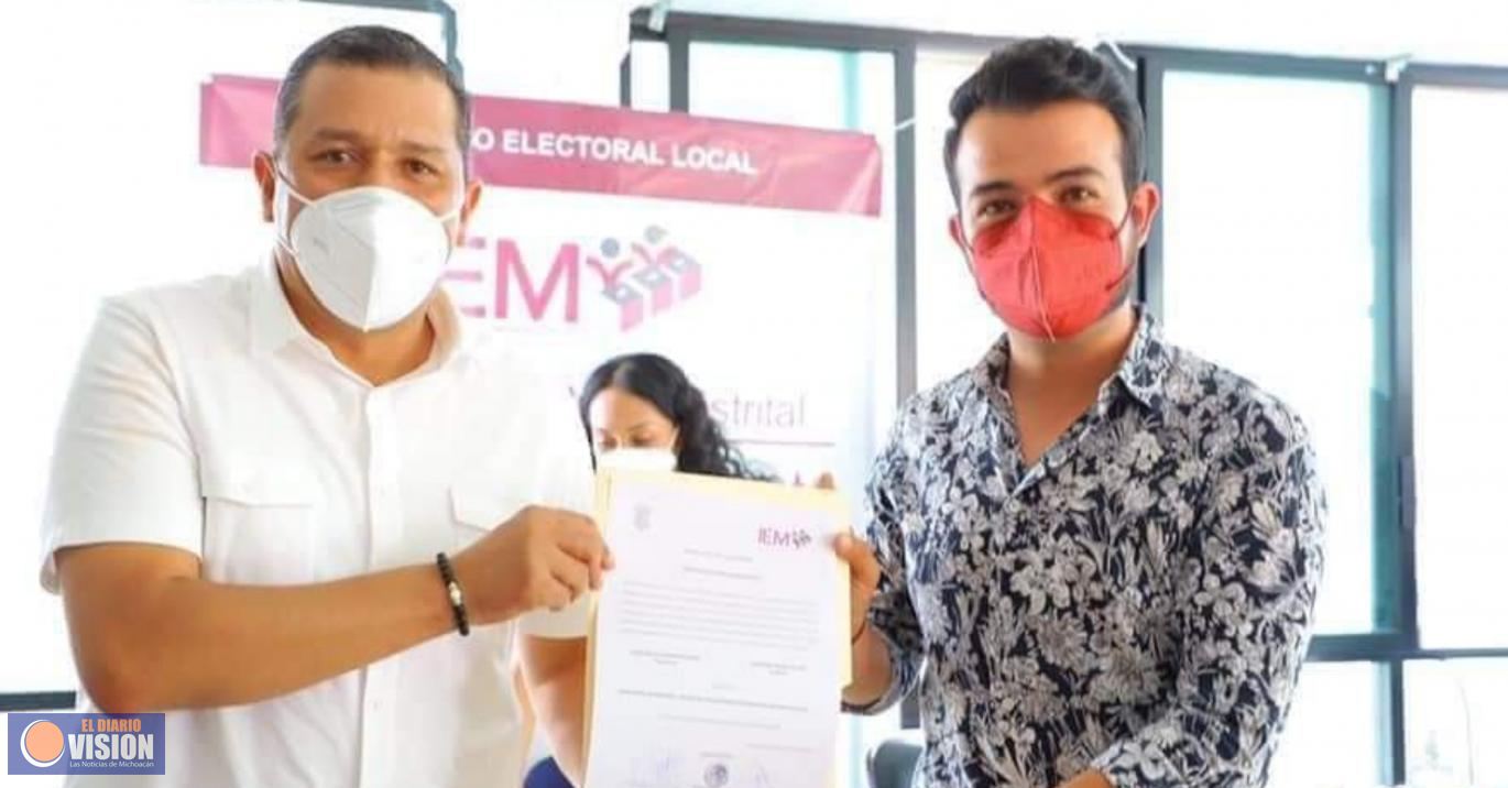 Juan Carlos Barragán Vélez, recibió constancia que lo acredita como Diputado local electo 