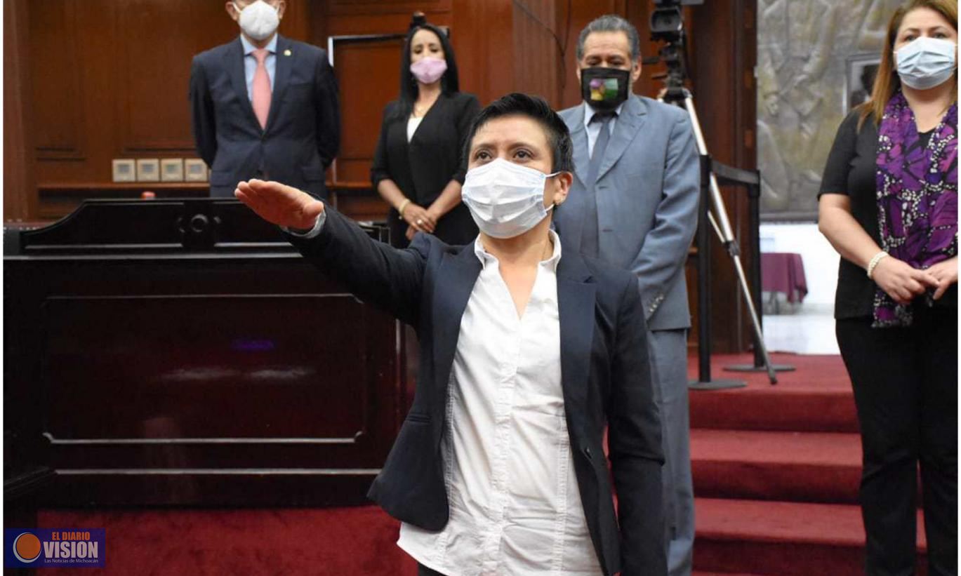 Rinde protesta Alfega Rivera como presidenta municipal sustituta de Chilchota