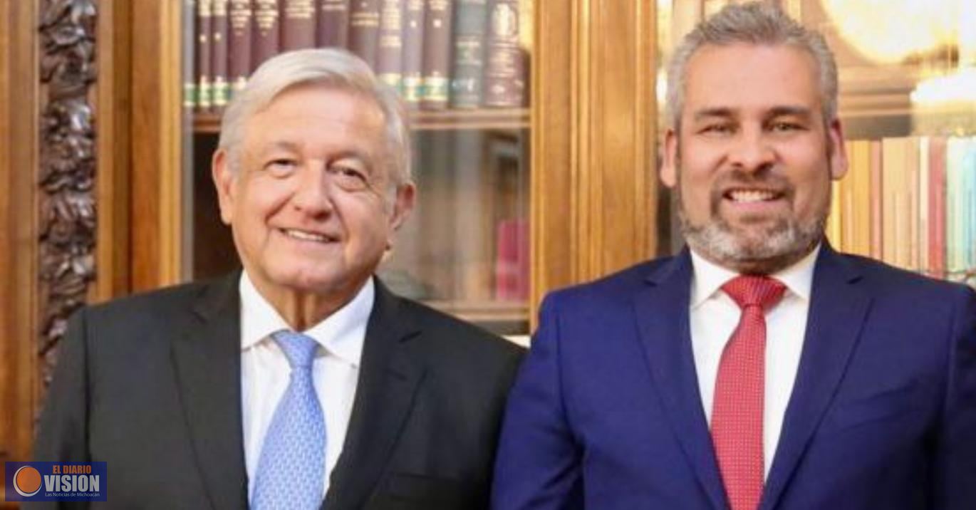 Bedolla entrega al Presidente carpeta de gestión de acciones en favor de Michoacán