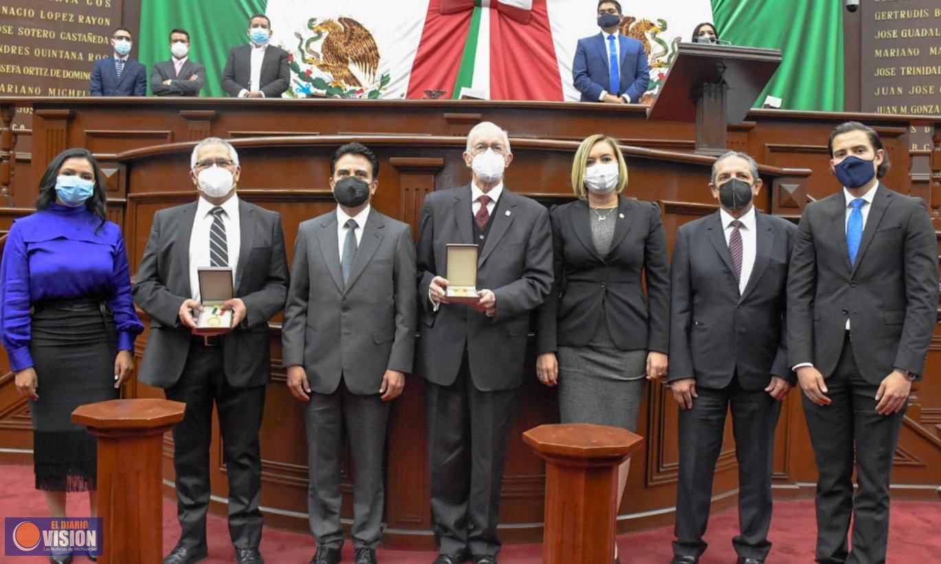 Entrega Congreso Presea “Melchor Ocampo” al Hospital “Doctor Miguel Silva” y al Lic. Miguel Estrada 