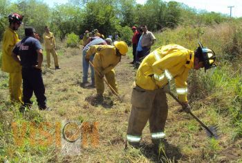 Se atienden 6 servicios de quemas de pastizales y lotes baldíos a diario