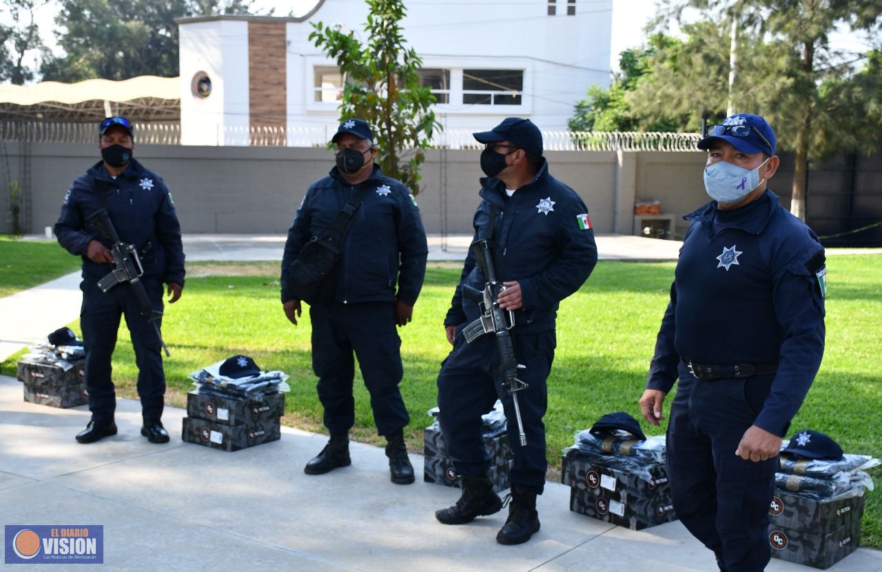 Culmina entrega de uniformes tácticos a policías municipales