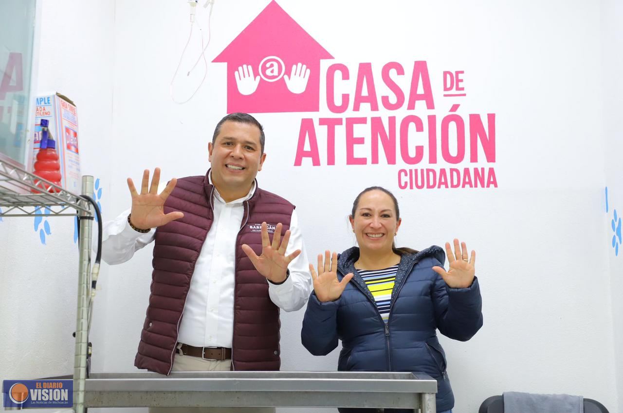 Inauguran Juan Carlos Barragán y Grisel Tello consultorio gratuito de la agrupación Mano a Mano