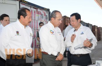 Supervisan Felipe Calderón y Leonel Godoy los avances de la carretera costera