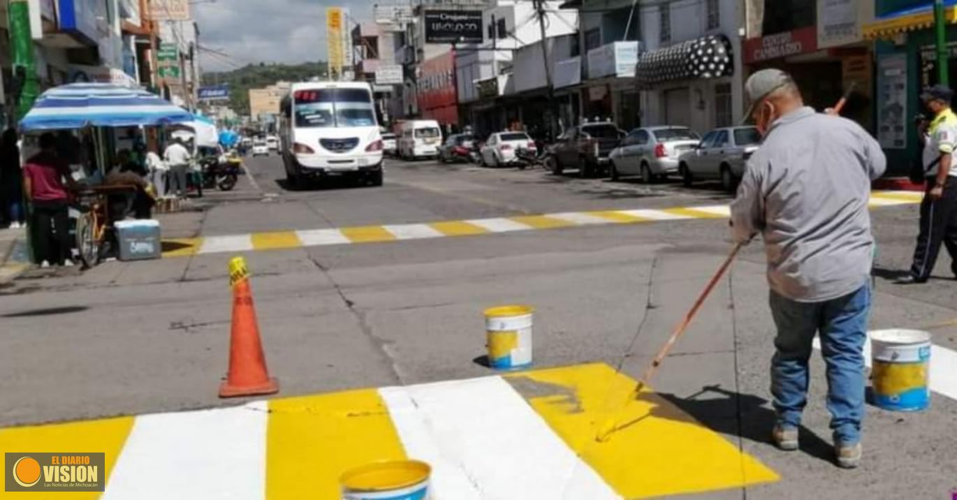Gobierno de Zacapu, realiza trabajos de balizamiento en el primer cuadro de la ciudad 