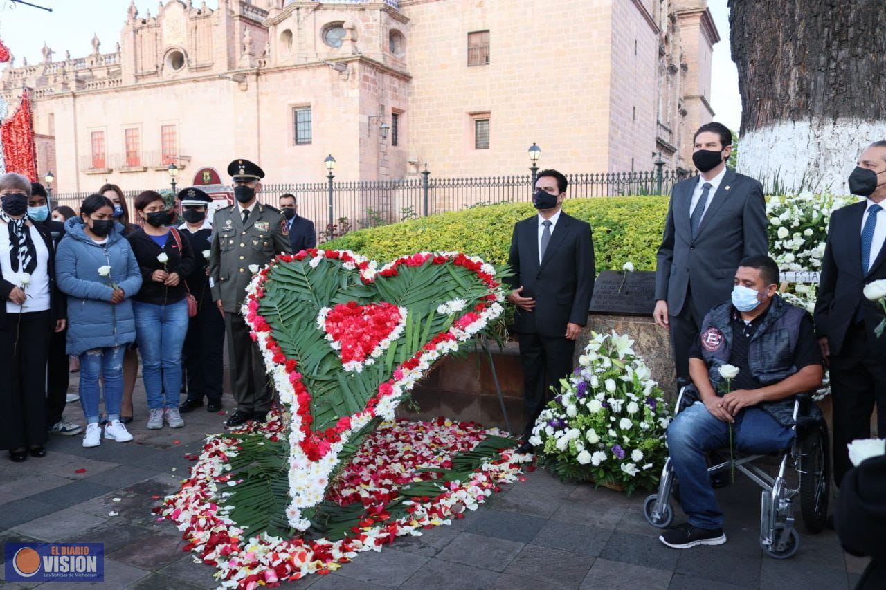 Encabeza Alfonso Martínez Izamiento del Lábaro Patrio para conmemorar inicio de la Independencia
