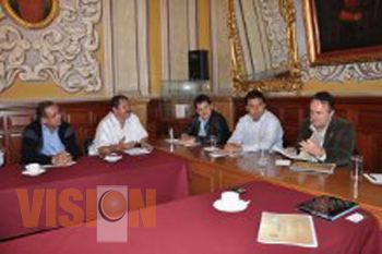 Alcalde de Morelia se reúne con comerciantes de Centrales de Abastos