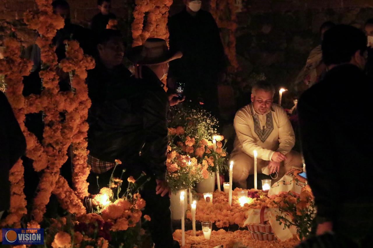 Llama Bedolla a conservar la tradición del Día de Muerto