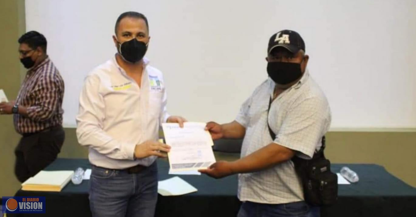 Luis Felipe León Balbanera, entregó nombramientos a nuevos encargados del orden y jefes de tenencia