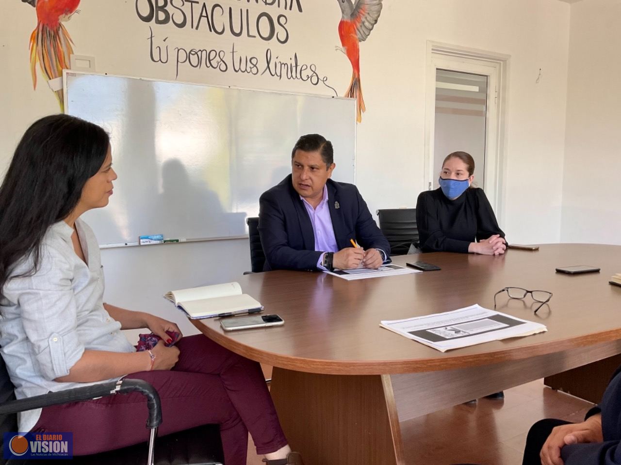 Nacho Campos continúa con gestiones en favor de las mujeres 