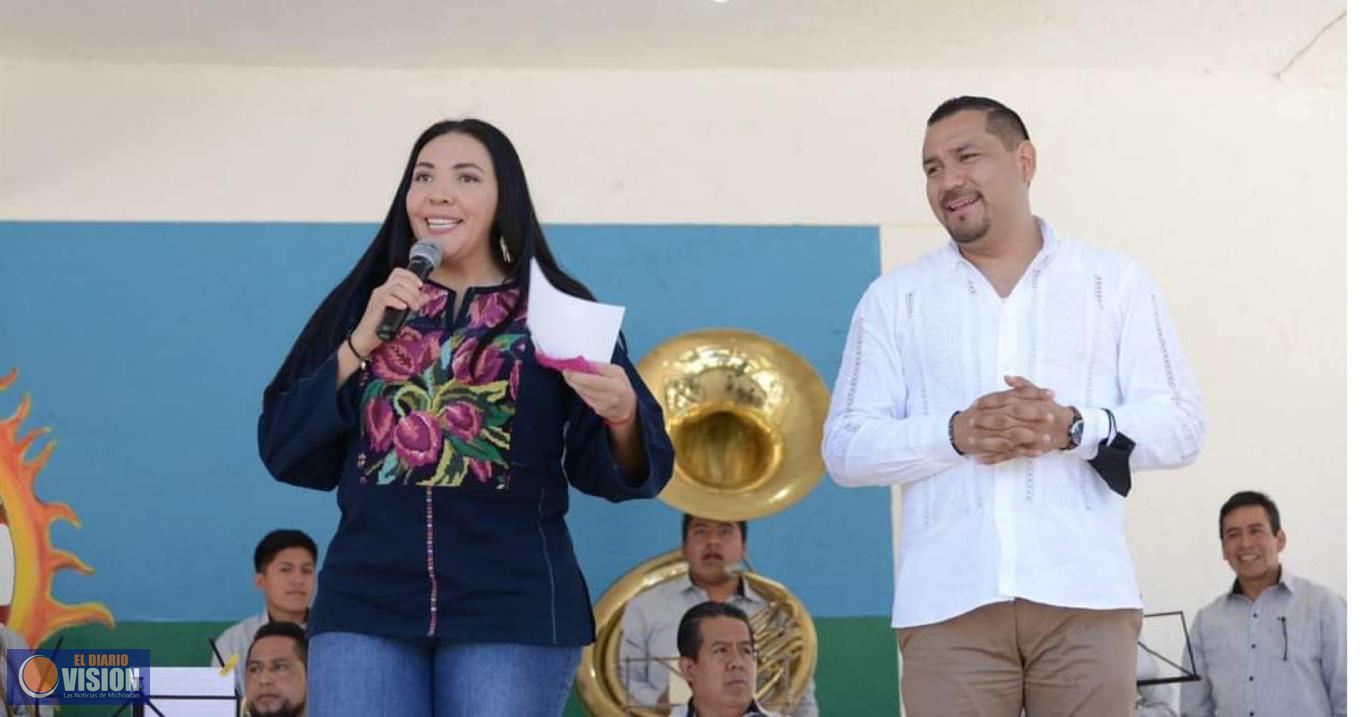 Adriana Campos Huirache, asistió al Primer Festival de Bandas de Viento