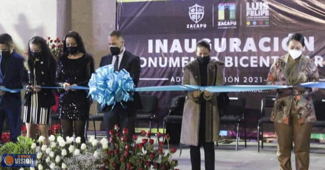 Luis Felipe León Balbanera, inauguró Monumento Bicentenario 