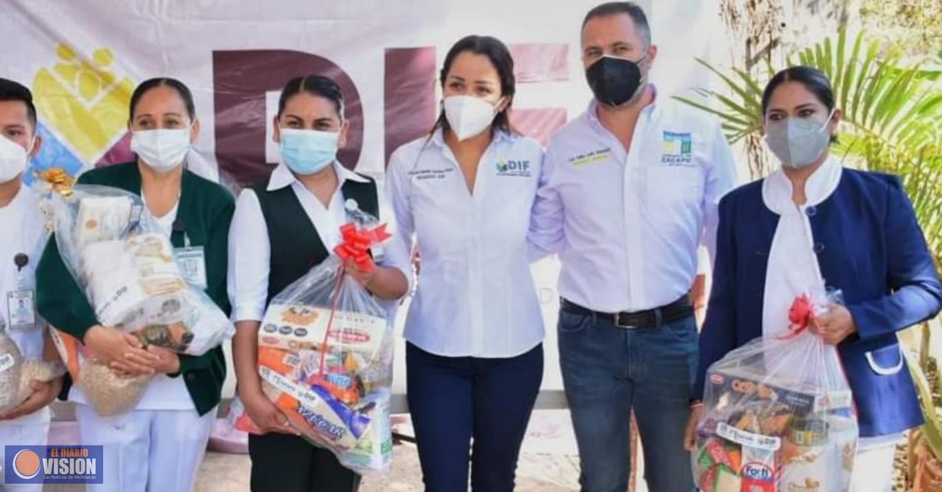 Luis Felipe León Balbanera, entregó despensas a enfermeras que atendieron vacunación anti COVID
