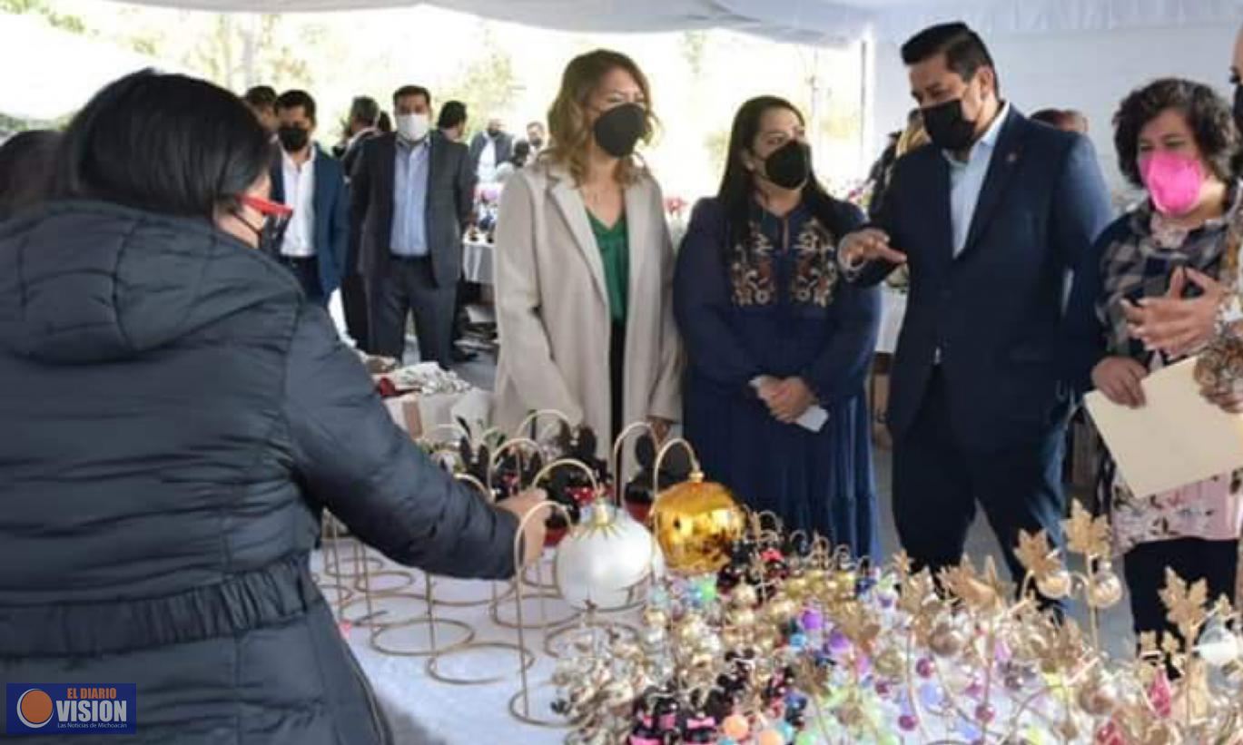 Roberto Carlos López, se reunió con artesanas y artesanos de Tlalpujahua