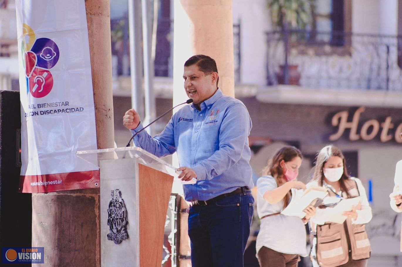 Nacho Campos refrenda apoyo a personas con discapacidad 