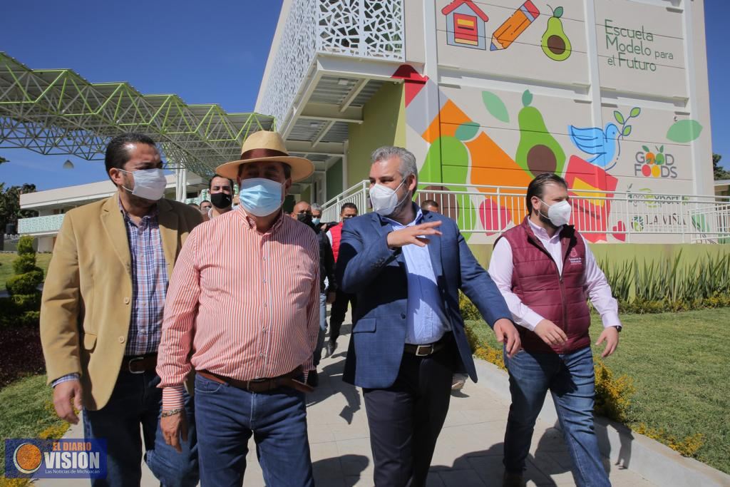 En Tacámbaro, inaugura Bedolla escuela modelo para el futuro