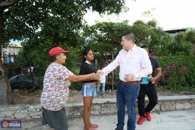 Vicente Gómez acude a arranque de obra en la localidad de La Loma